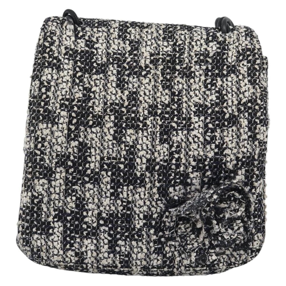 Chanel Camellia Messenger Tweed Large